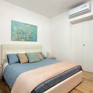 https://centre-apartment-grotte-bianche-2.taorminaitalyhotels.com