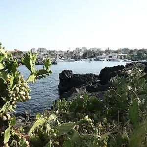 https://the-patrick.taorminaitalyhotels.com